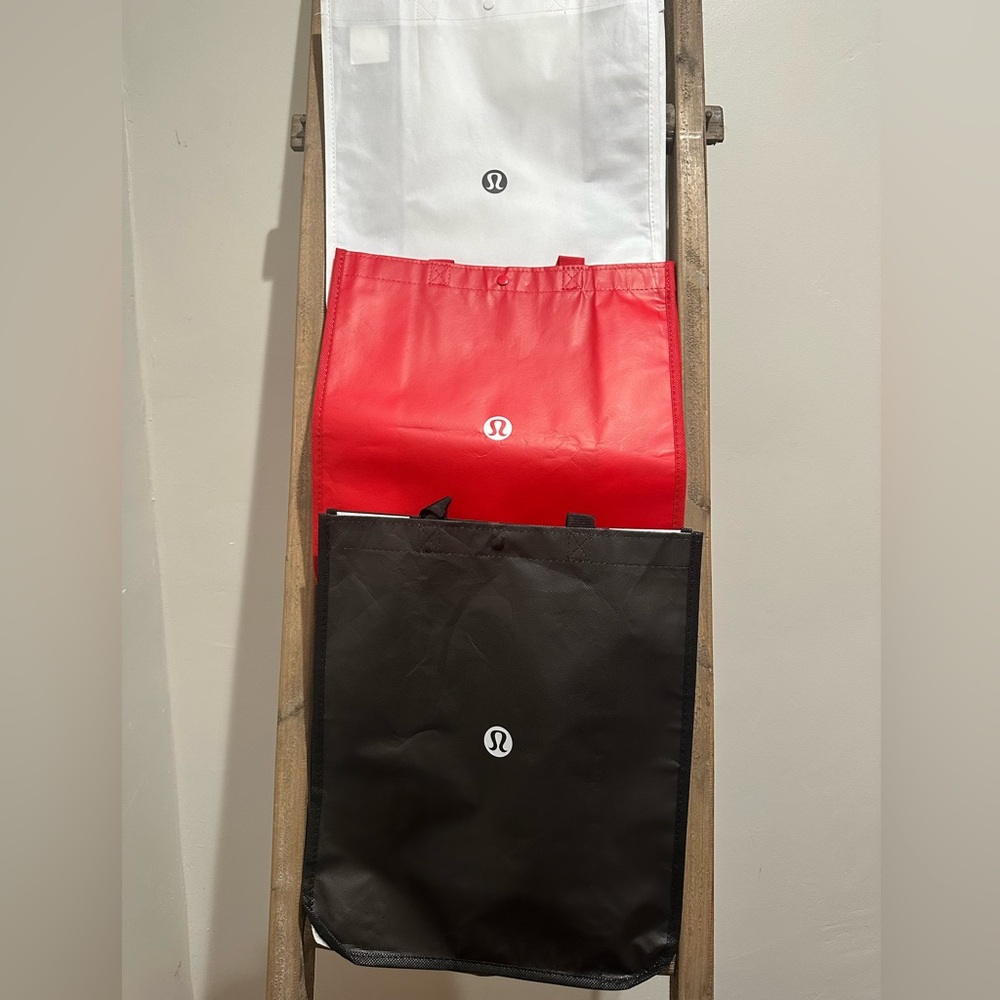 LULULEMON REUSEABLE TOTE BAG IN SIZE LARGE. GREAT FOR GIFTS FOR BUNDLES ONLY - Picture 1 of 1